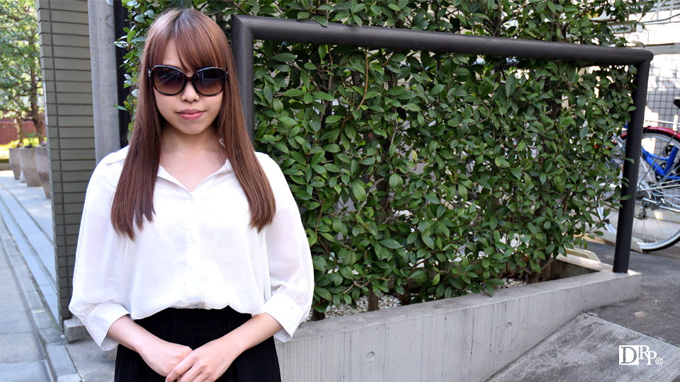 Behind The sunglasses: Aoi Miyama (1Pondo-062017_542)