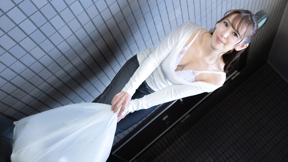 Braless Neighbor In The Morning: Mizuki Reina (1Pondo-110923_001)