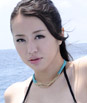 砂浜のスレンダー巨乳